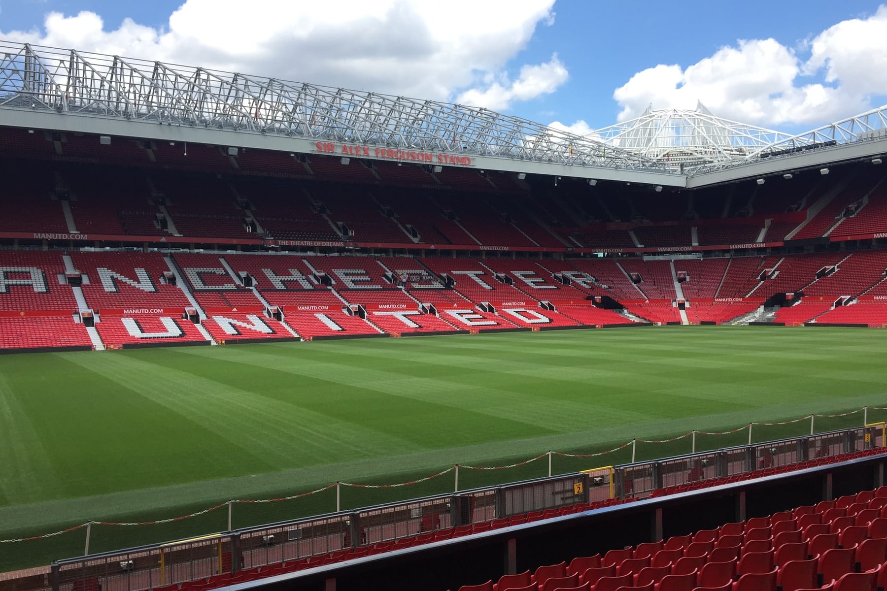 Apple Manchester United Old Trafford