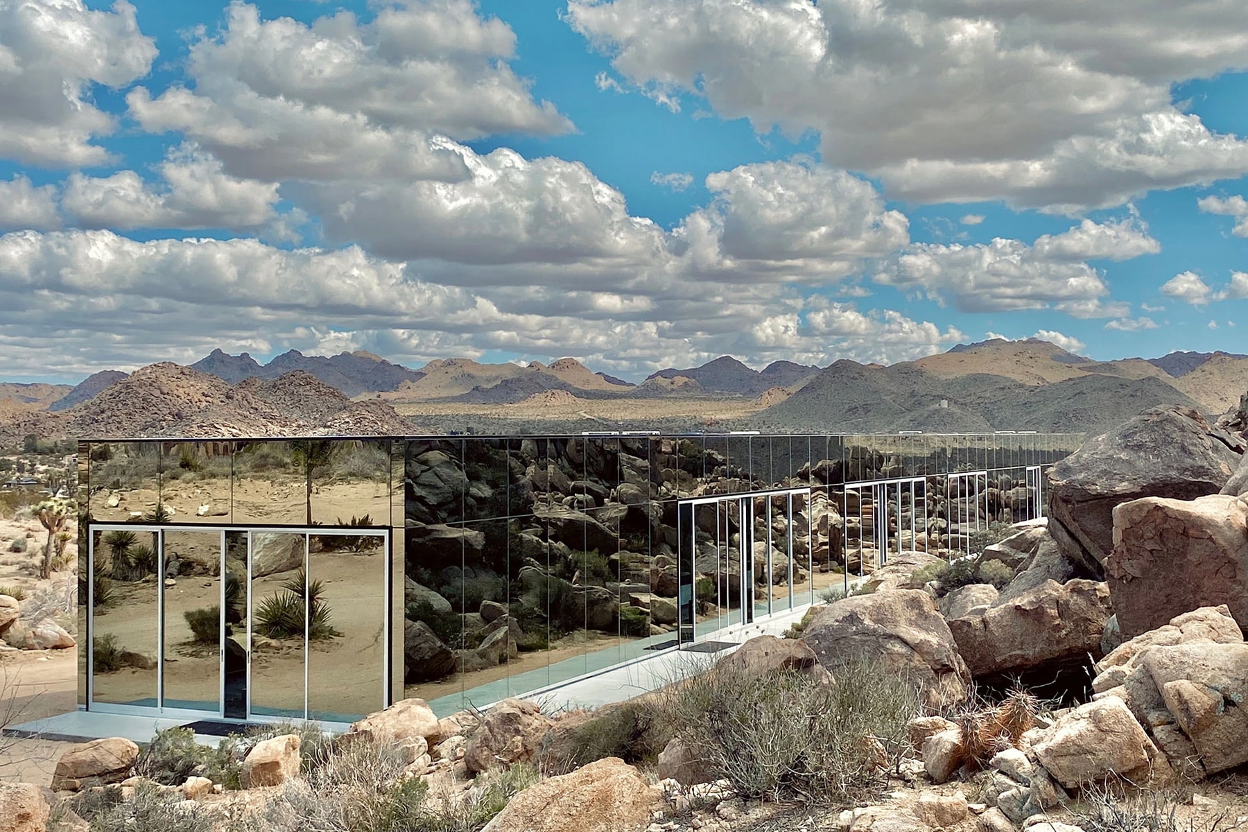 Invisible House California Deserto