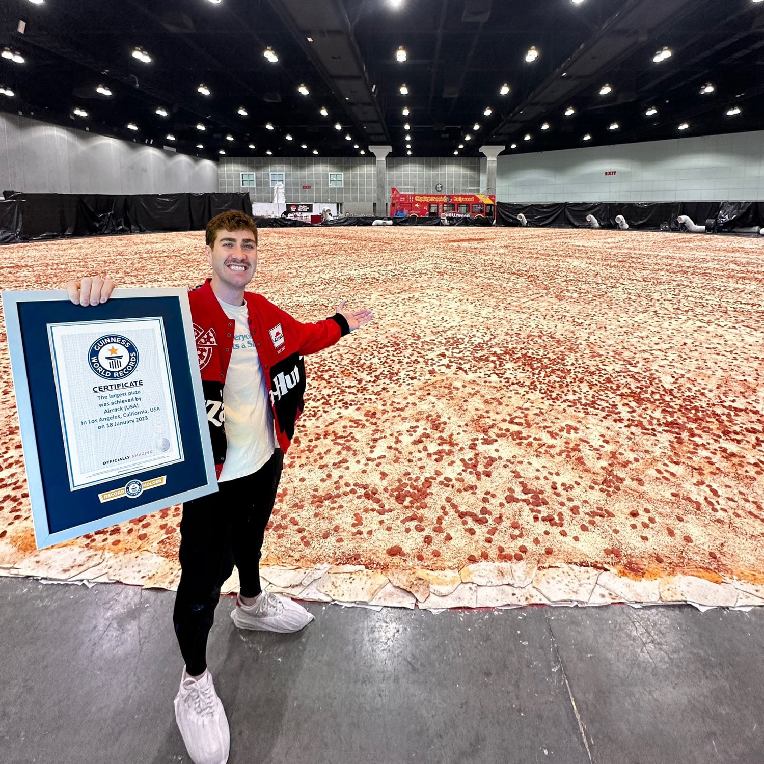Pizza HUT Guinness World Records Pizza piu grande mondo