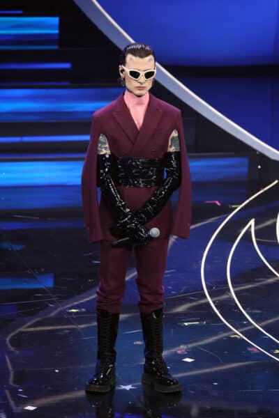 Rosa Chemical Moschino Outfit Look Sanremo 2023 terza serata