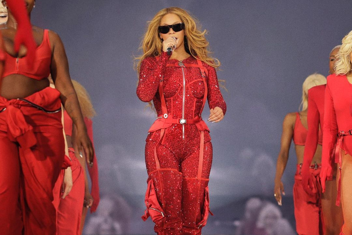 Beyoncé Off-White cristalli rossi RENAISSANCE World Tour Tottenham
