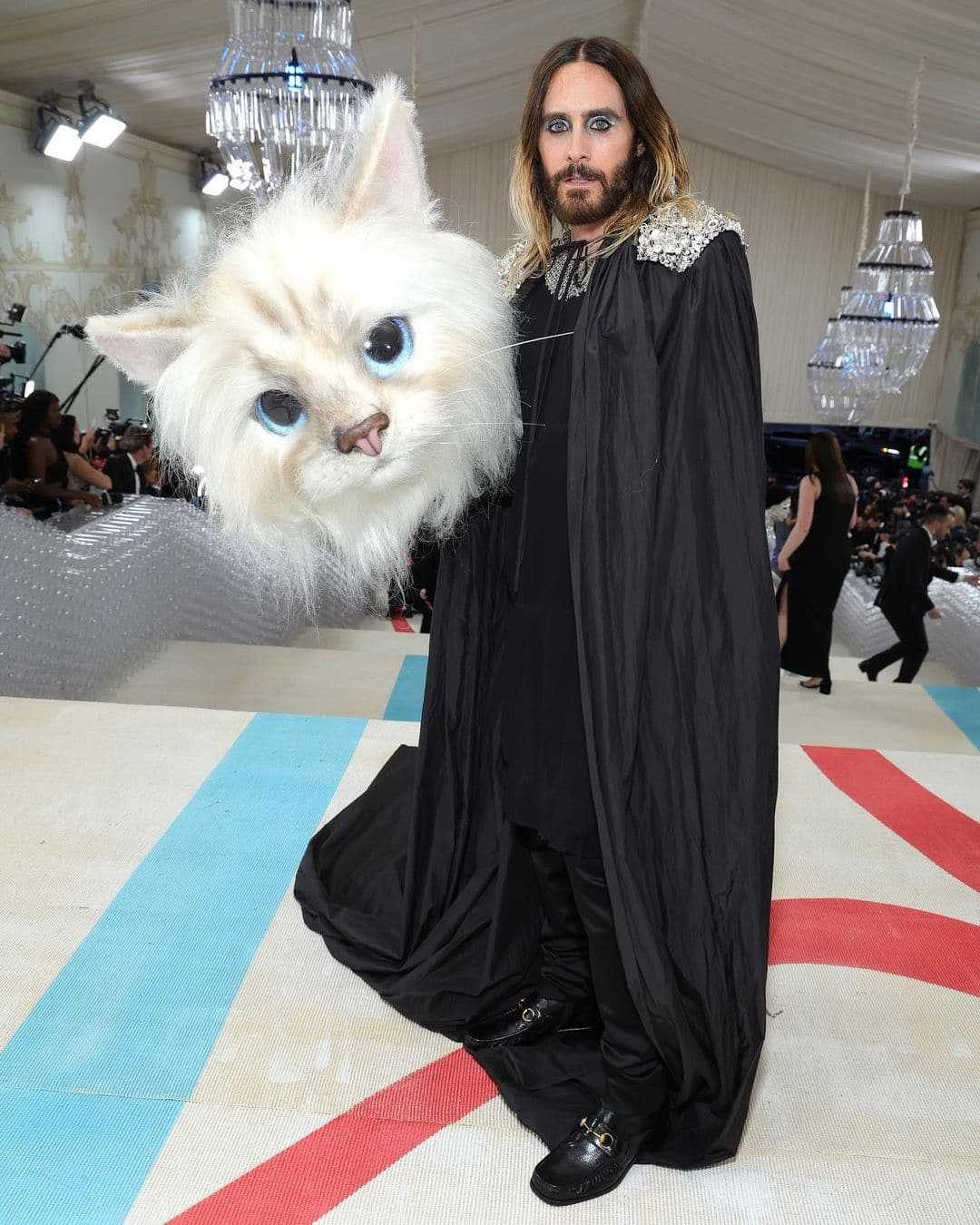Jared Leto Met Gala 2023 Karl Lagerfeld costume gatto Choupette