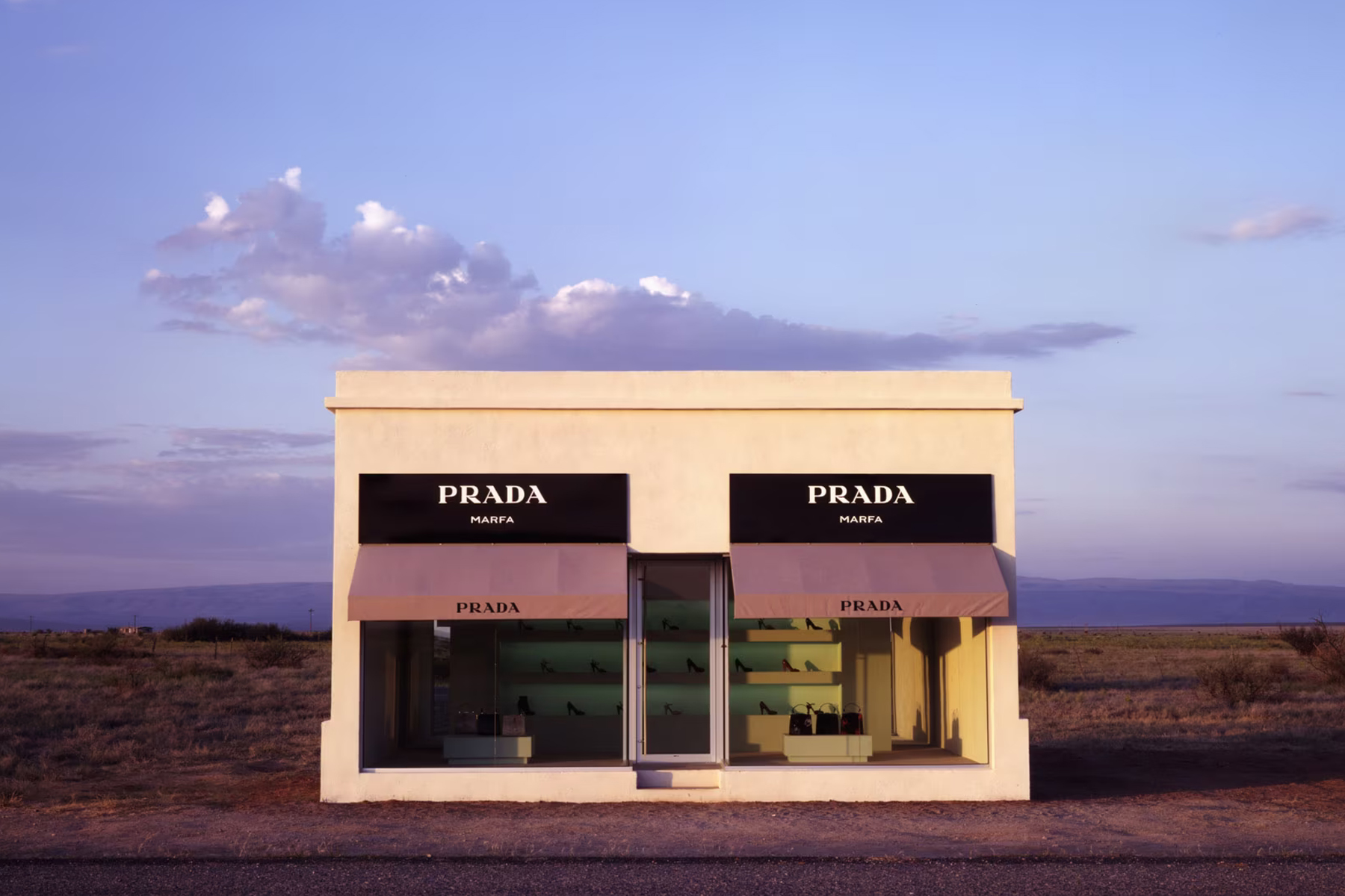 Prada Marfa store Texas storia cos