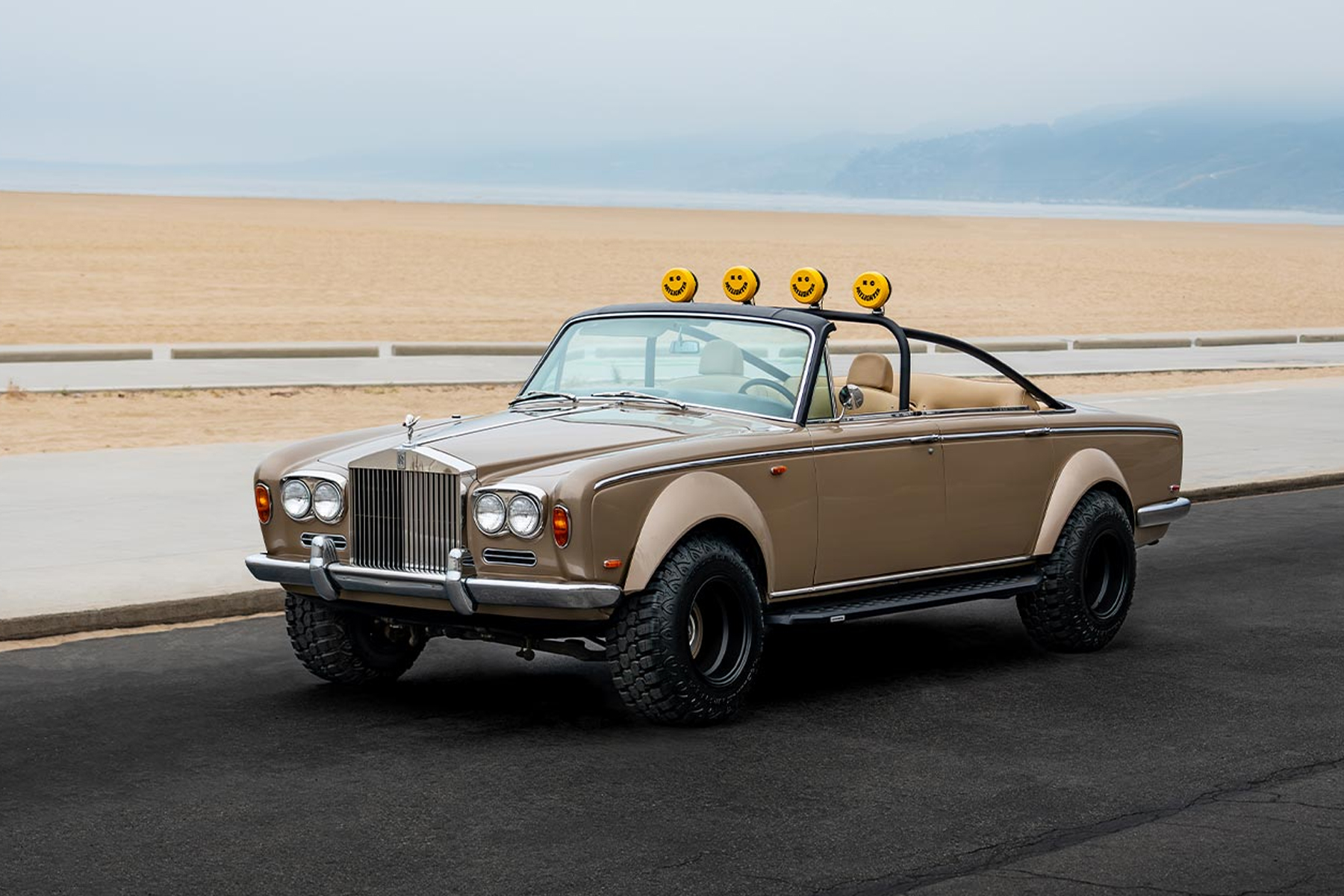 Bad Bunny Rolls-Royce Custom fuori strada