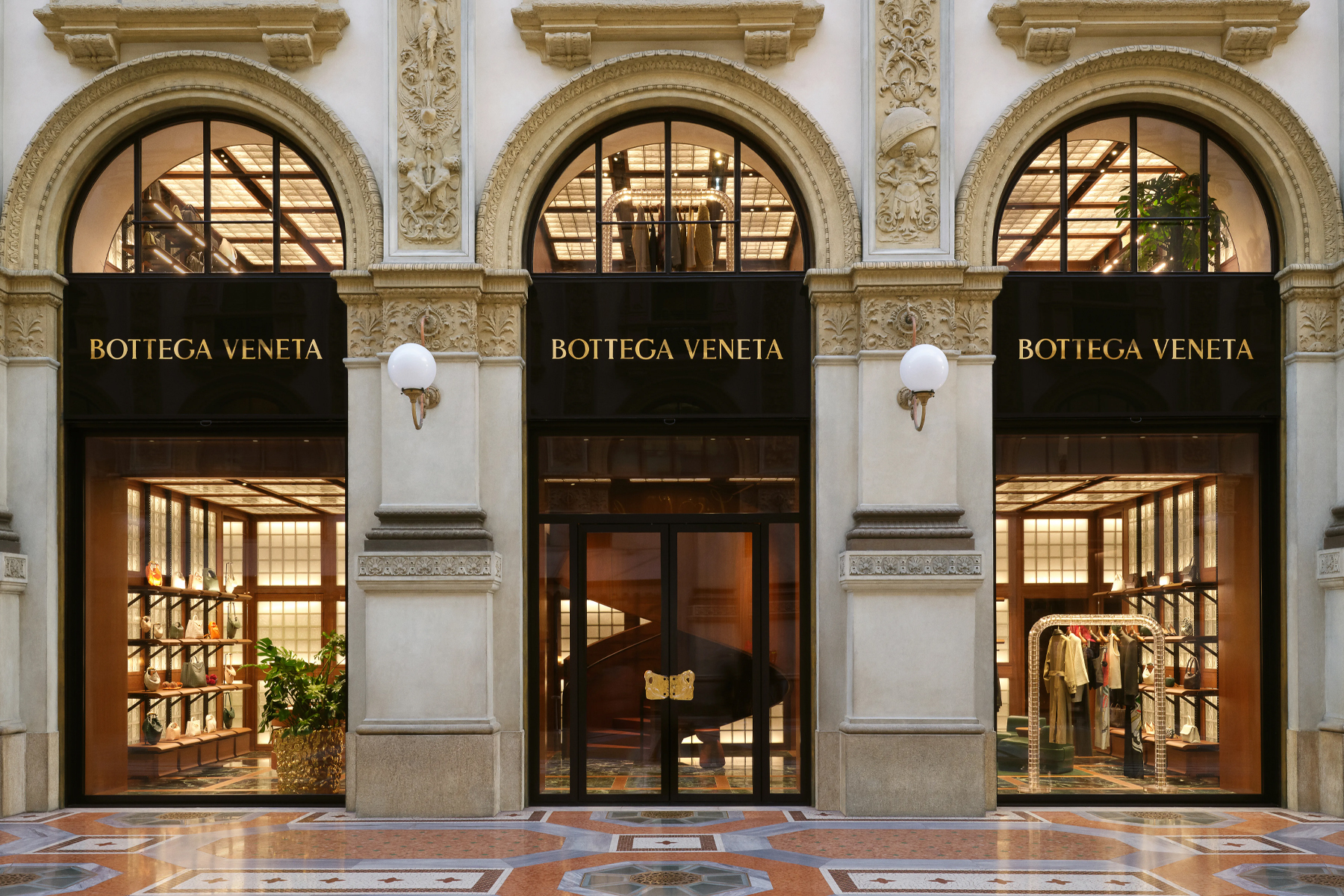 Bottega Veneta galleria Milano store boutique apertura