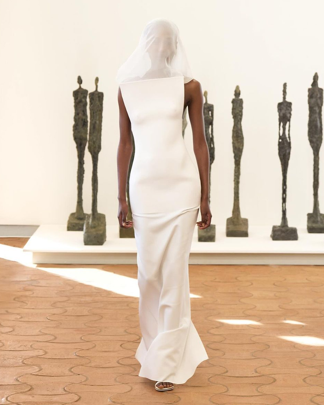 Jacquemus LES SCULPTURES 2024 sfilata