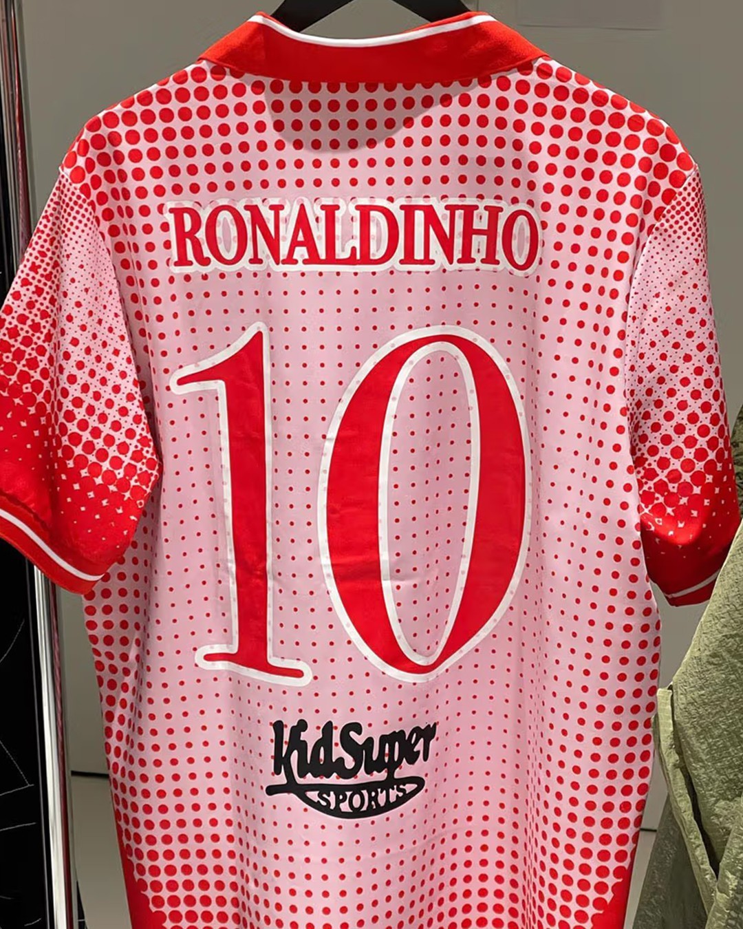 KidSuper Ronaldinho collezione maglia calcio Rossa