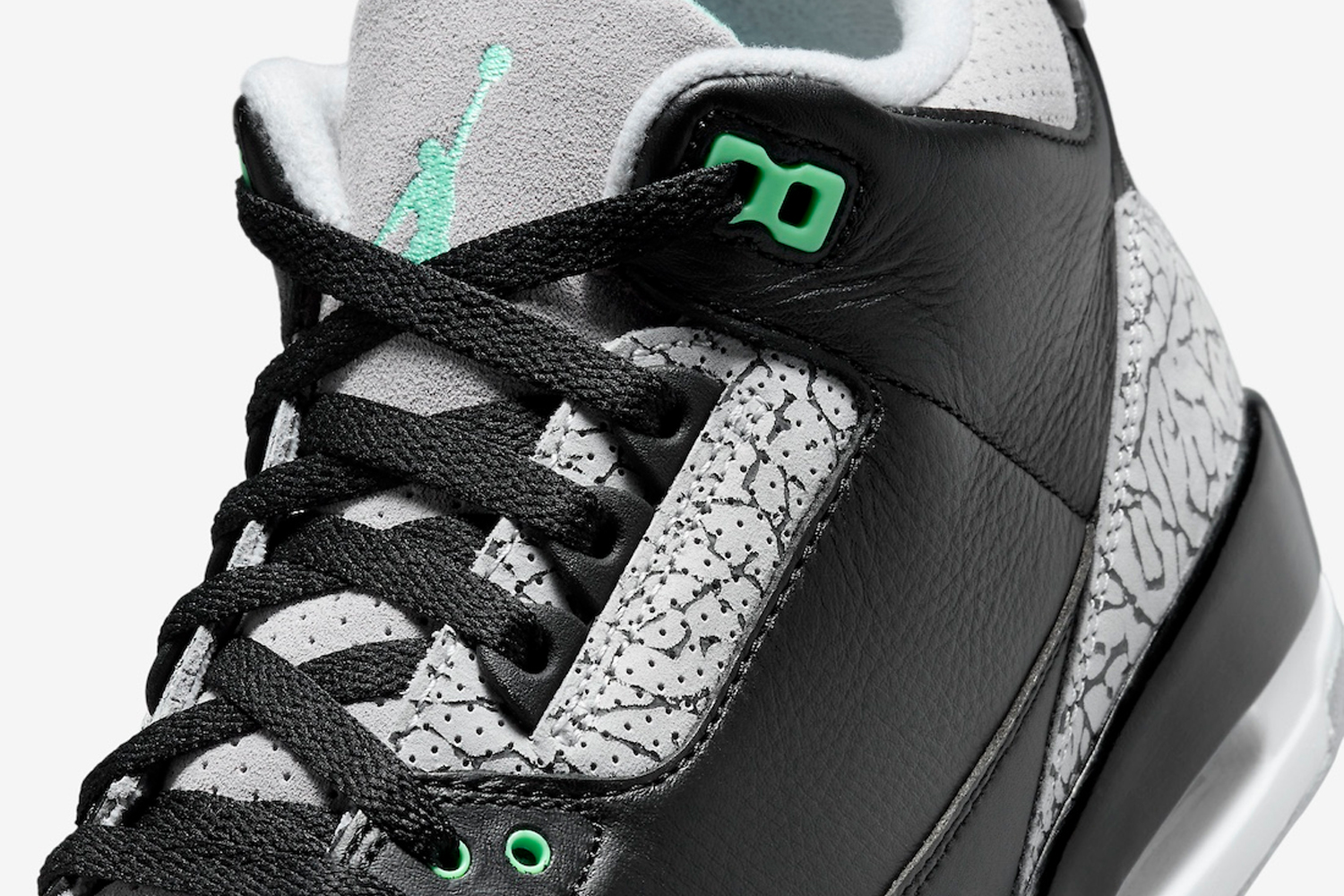 Air Jordan 3 Green Glow CT8532-031