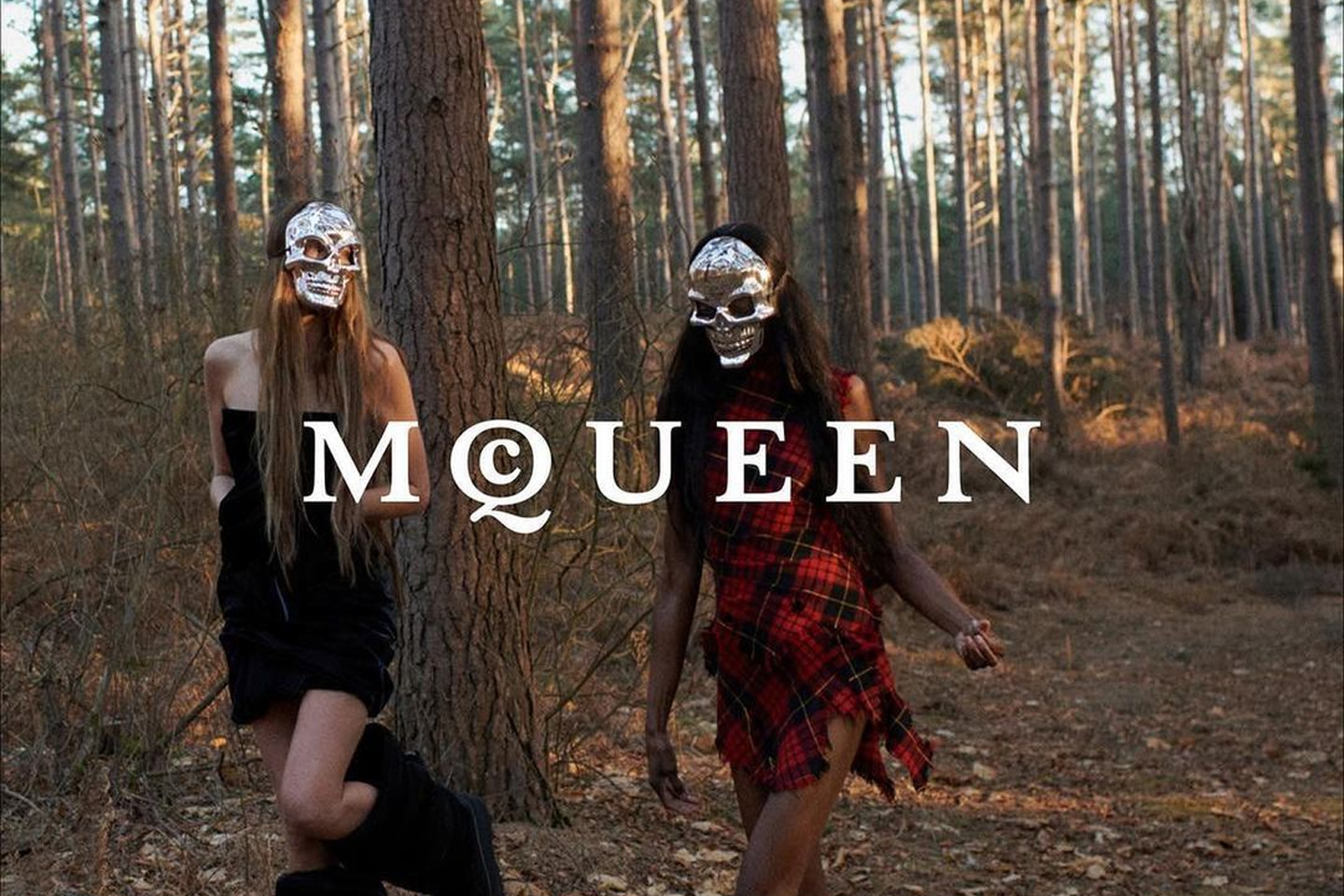 Alexander McQueen nuovo logo identità visiva