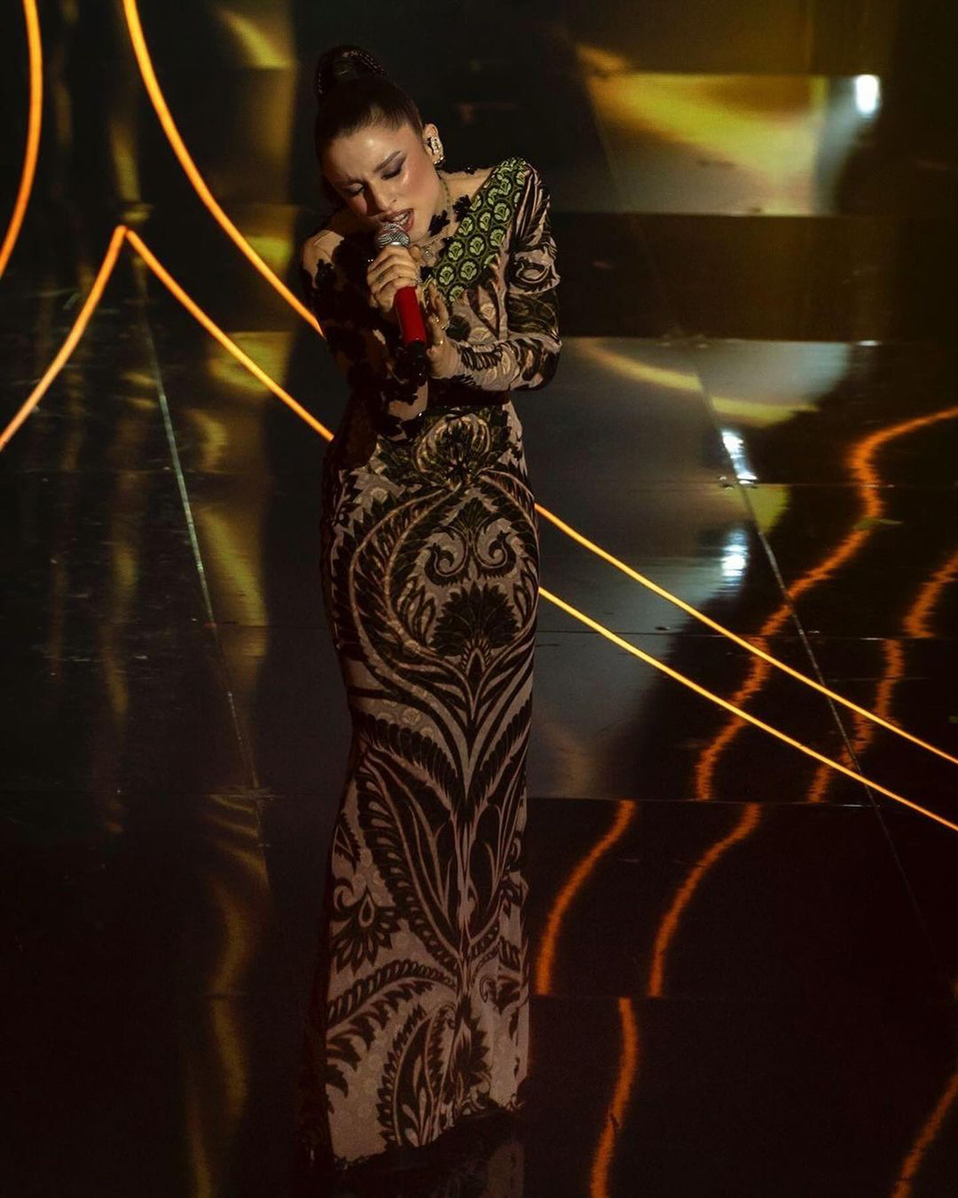 Angelina Mango Etro look Sanremo 2024 prima serata