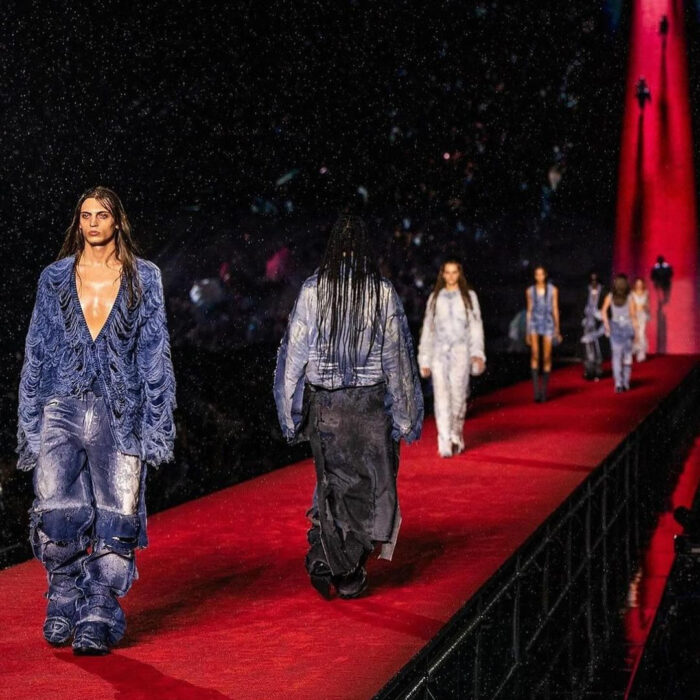 Diesel regala 1000 inviti FW24 sfilata Milano fashion week