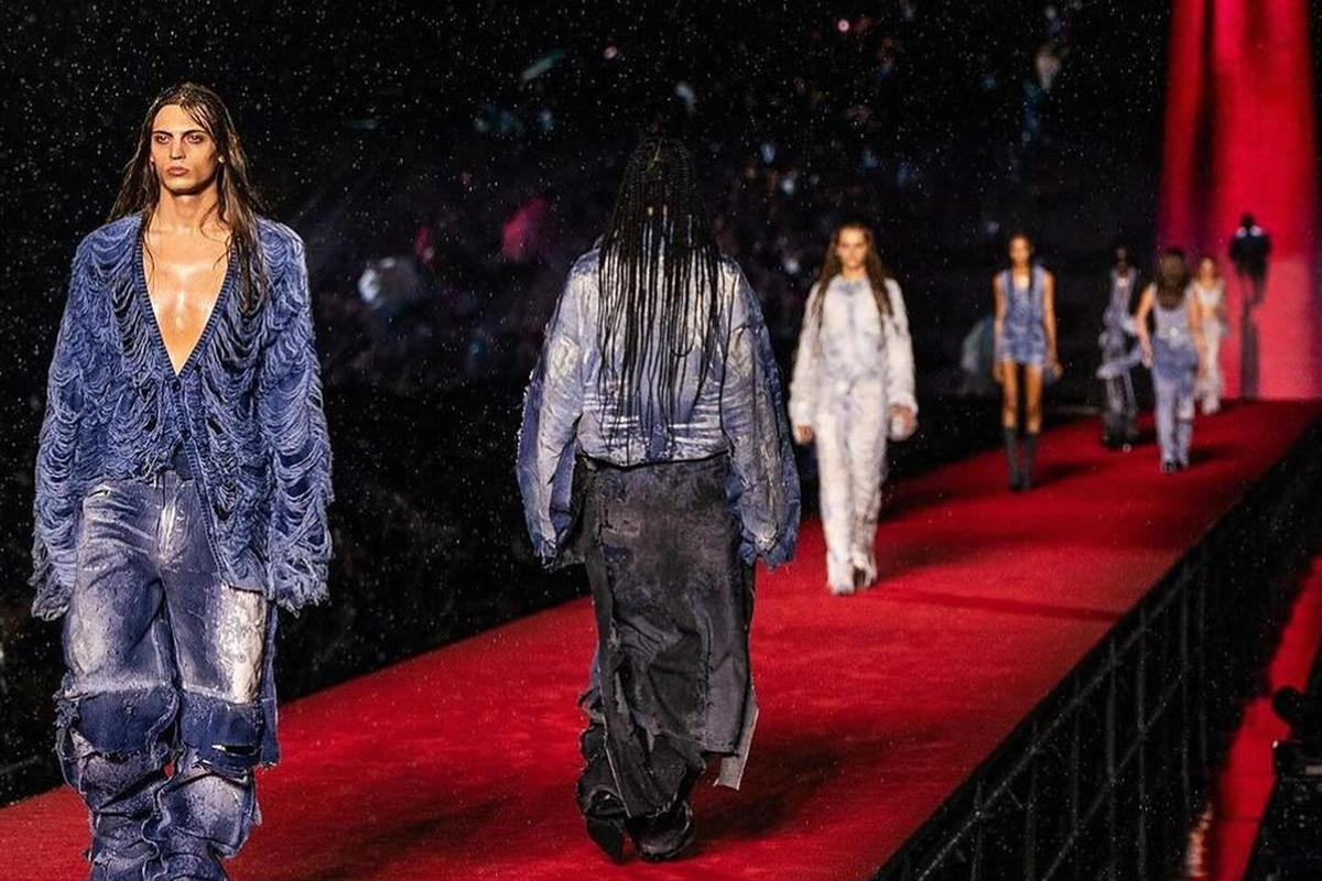 Diesel regala 1000 inviti FW24 sfilata Milano fashion week