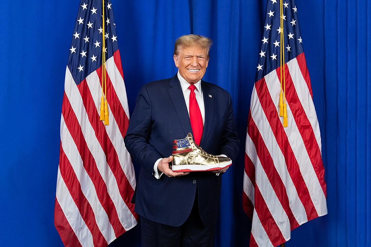 Donald Trump sneaker dorata The Never Surrender High-Tops