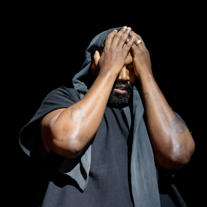 Kanye West Yeezy rimborso 180 dollari YZY Pods