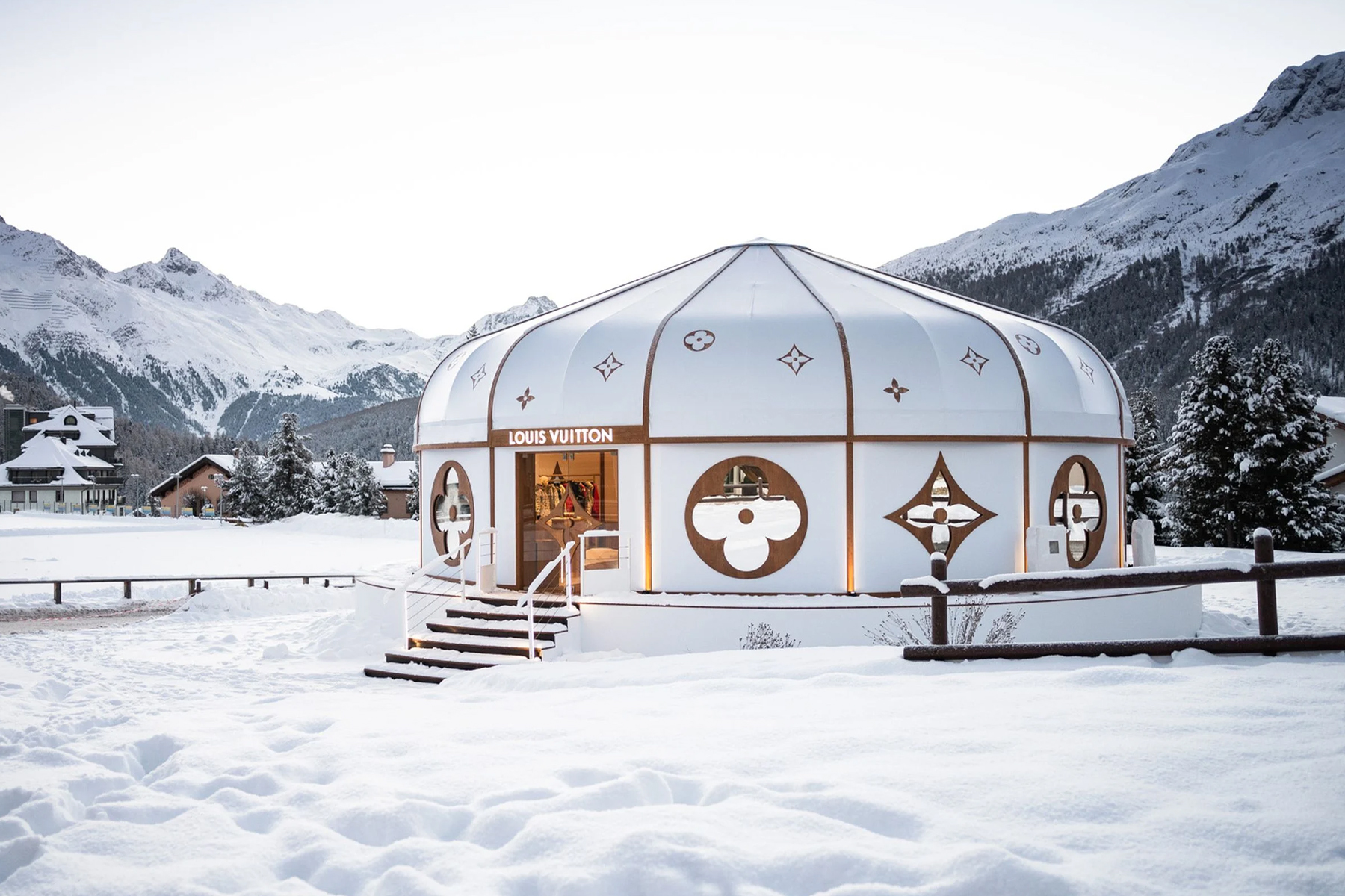 Louis Vuitton St. Moritz Pop-up store 2023