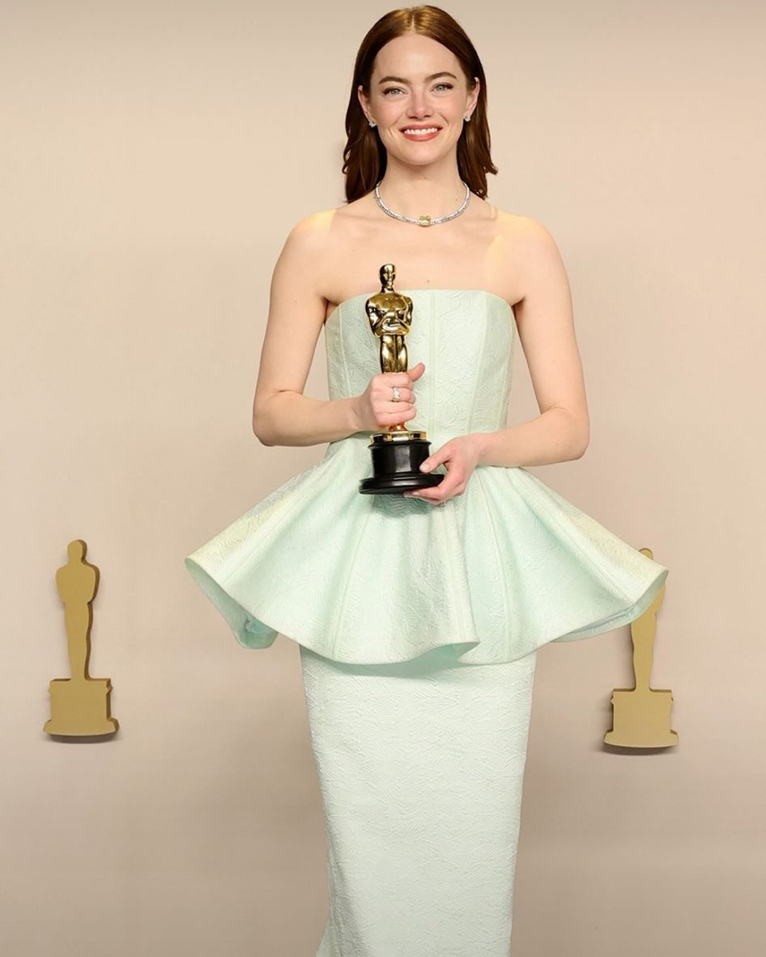 Emma Stone Louis Vuitton Oscar 2024 look red carpet