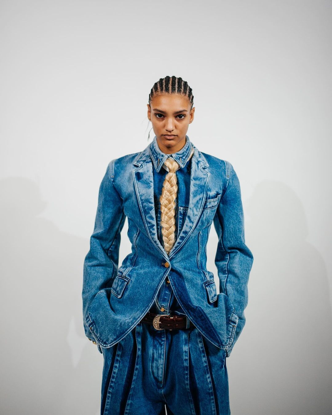 Schiaparelli cravatta treccia capelli FW24 sfilata