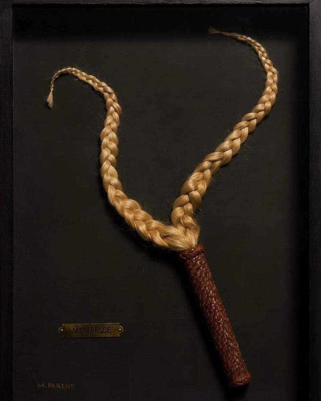 Schiaparelli cravatta treccia capelli FW24 sfilata