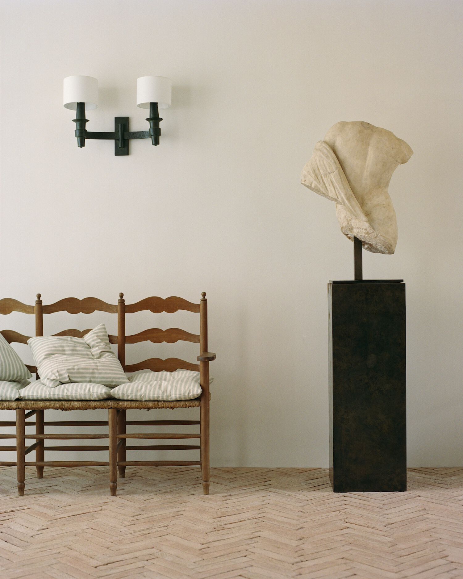 Jacquemus ufficio le bureau Parigi Francia