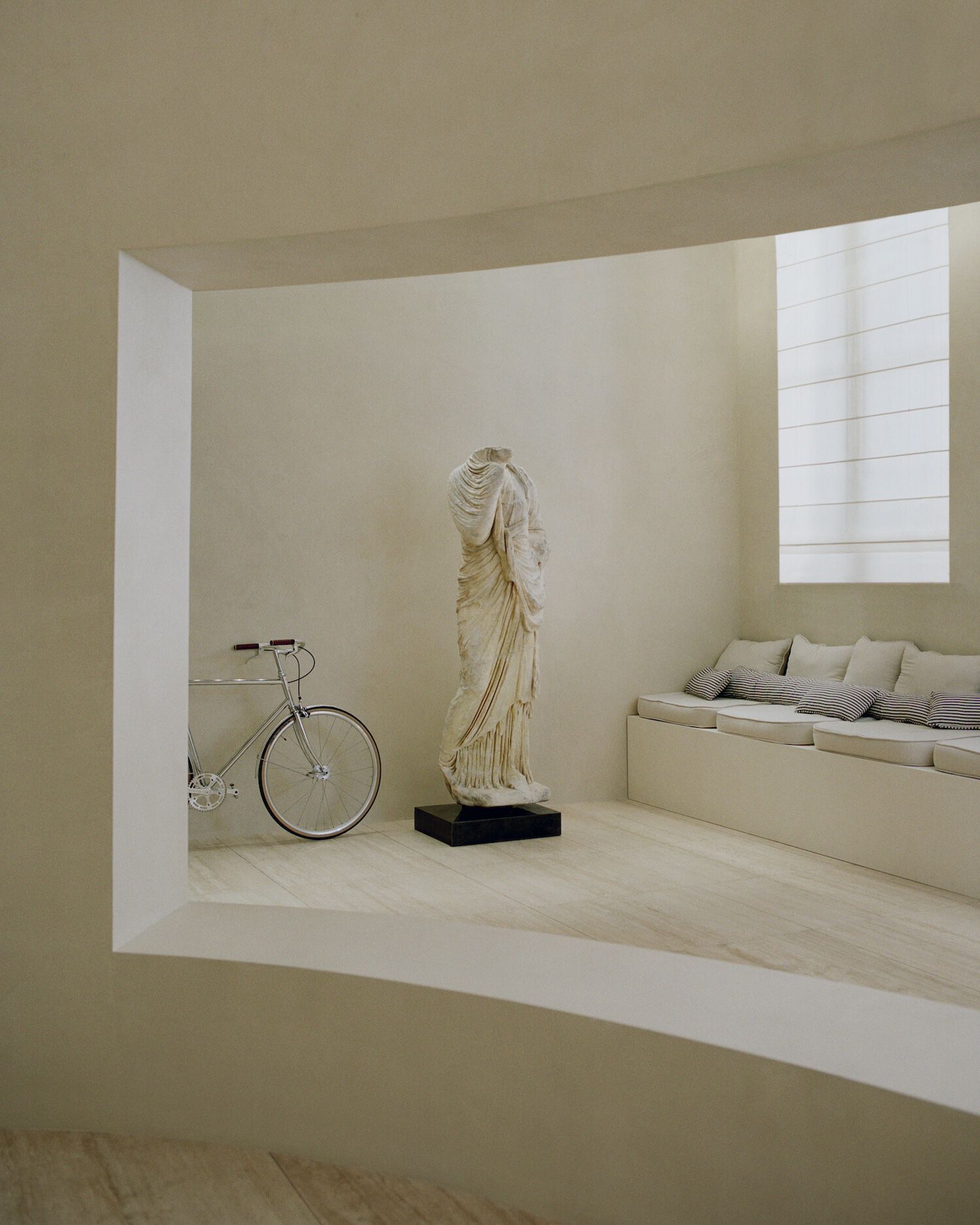 Jacquemus ufficio le bureau Parigi Francia