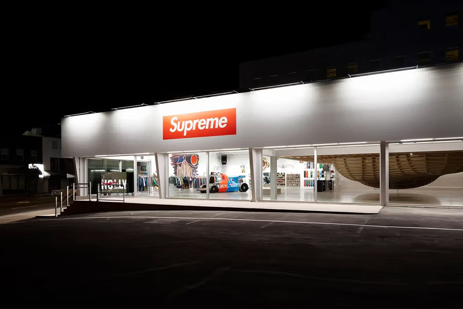 VF Corp. vende Supreme store West Hollywood