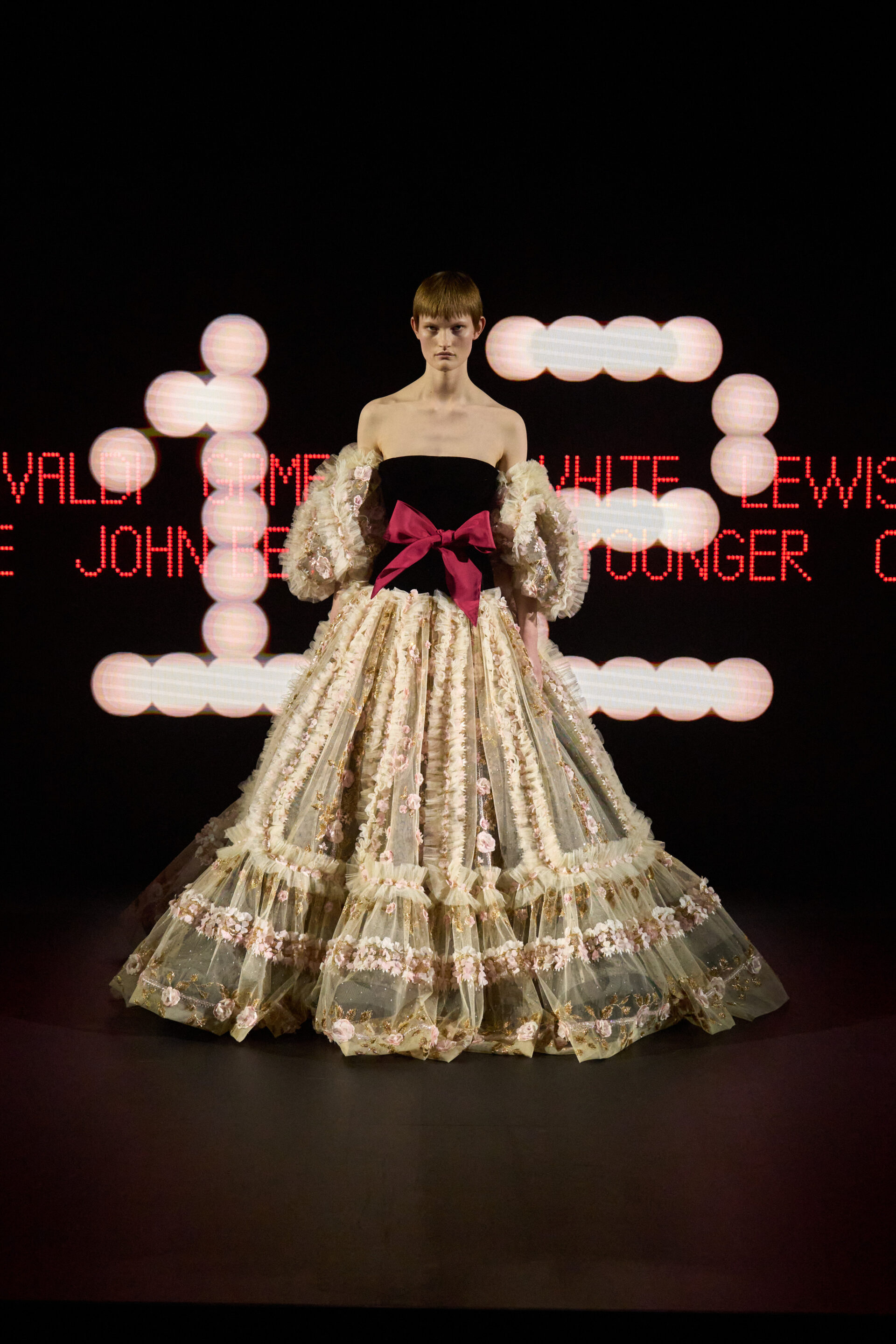 Valentino Vertigineux Haute Couture SS25