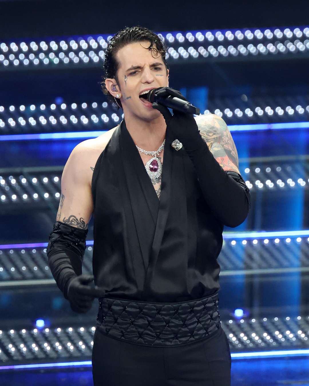 Achille Lauro in Damiani Achille Lauro gioielli Damiani Sanremo 2025