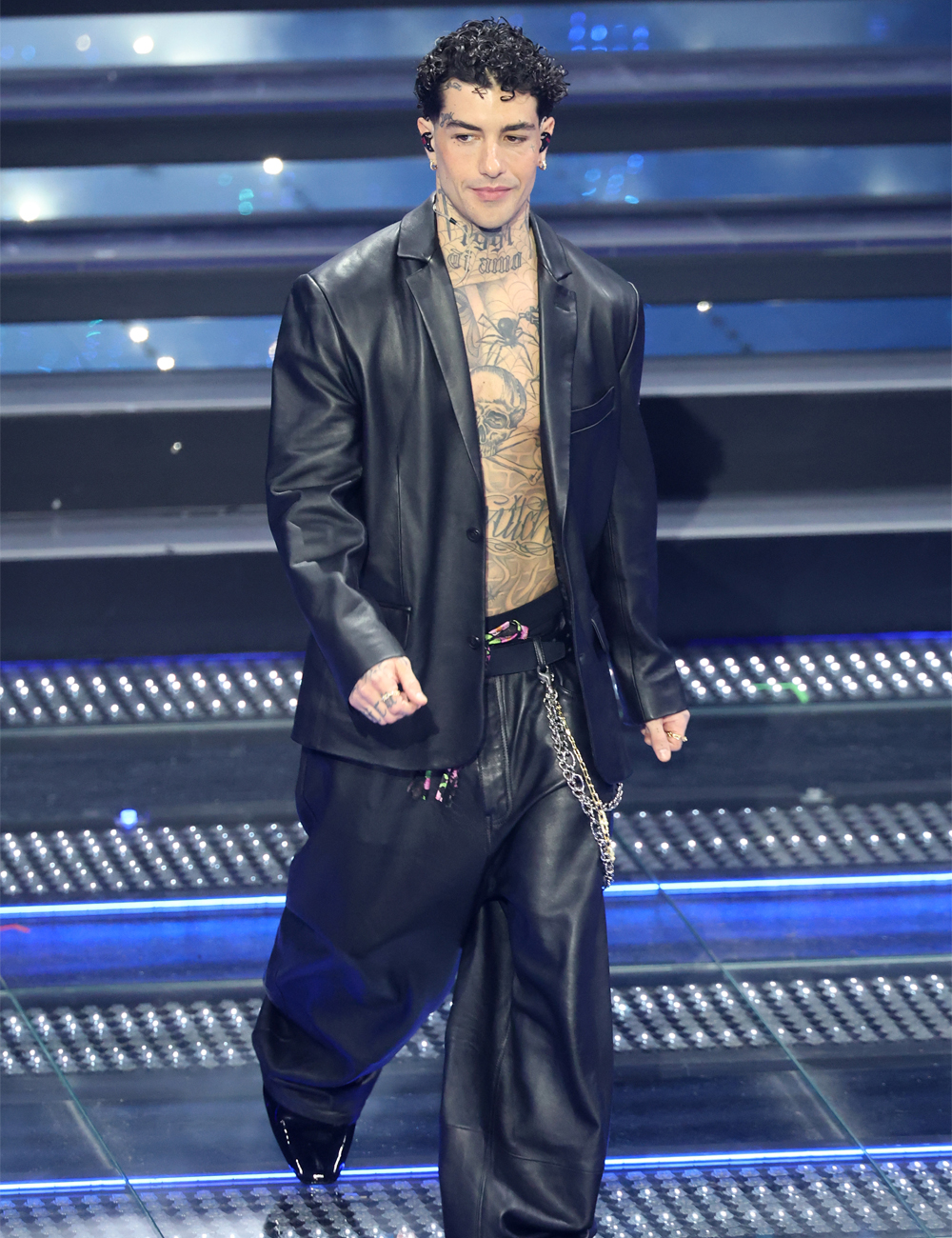 Tony Effe in Balenciaga Tony Effe Balenciaga look Sanremo 2025 terza serata