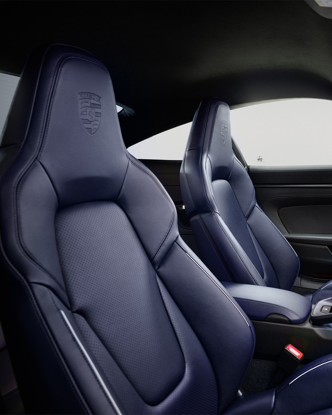 Ferragamo Porsche Italia 40 anni collaborazione 911 Carrera 4 GTS Taycan 4S