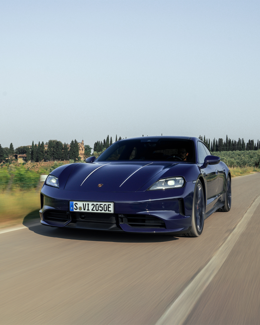 Ferragamo Porsche Italia 40 anni collaborazione 911 Carrera 4 GTS Taycan 4S