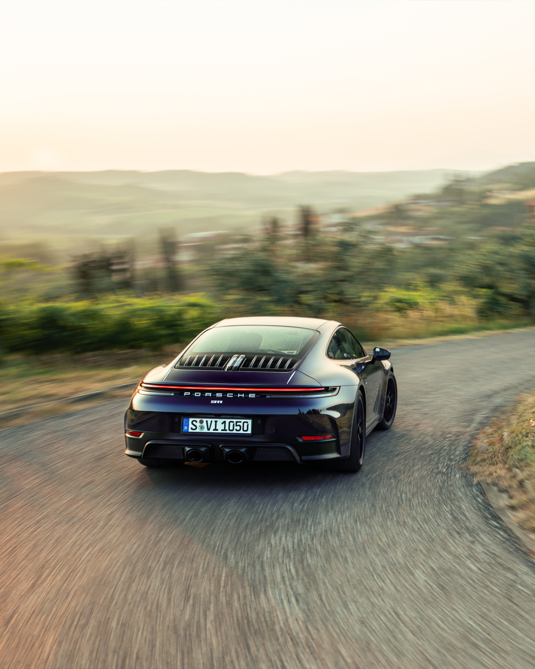 Ferragamo Porsche Italia 40 anni collaborazione 911 Carrera 4 GTS Taycan 4S