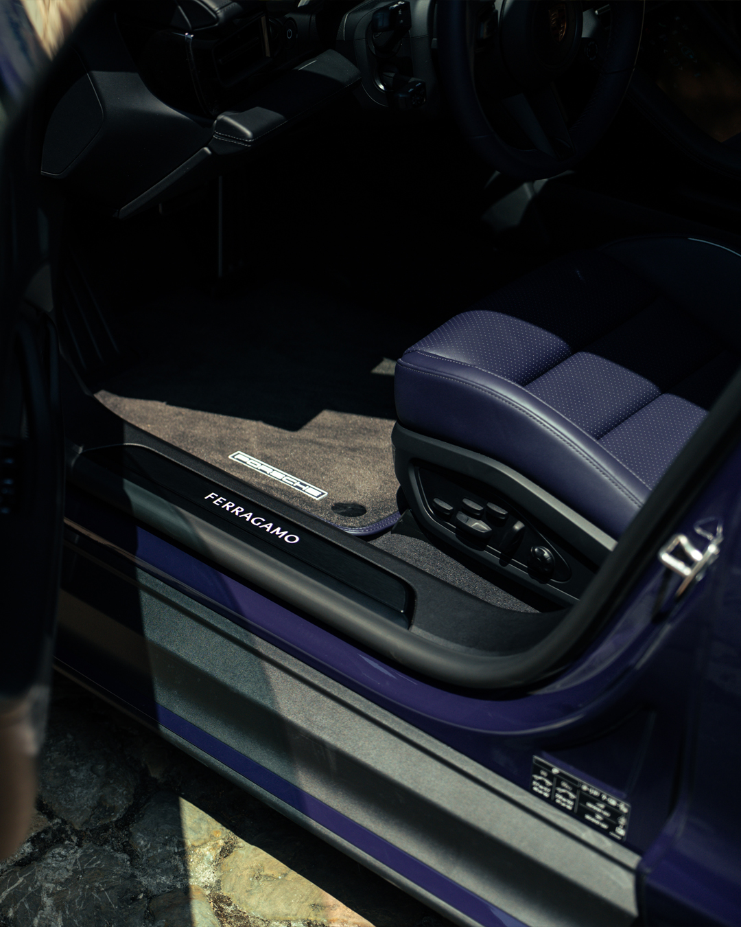 Ferragamo Porsche Italia 40 anni collaborazione 911 Carrera 4 GTS Taycan 4S