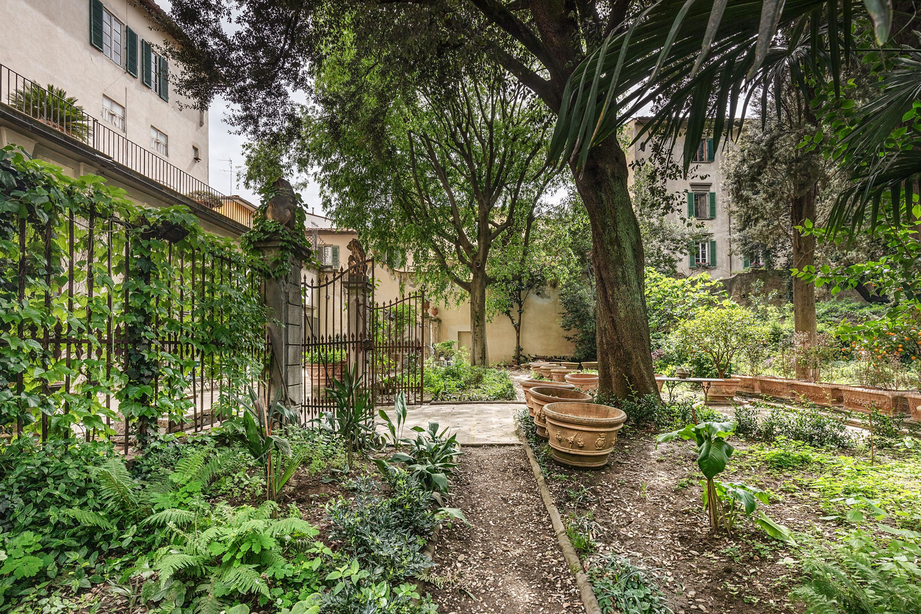 Fiamma Ferragamo dimora storica fiorentina giardino segreto