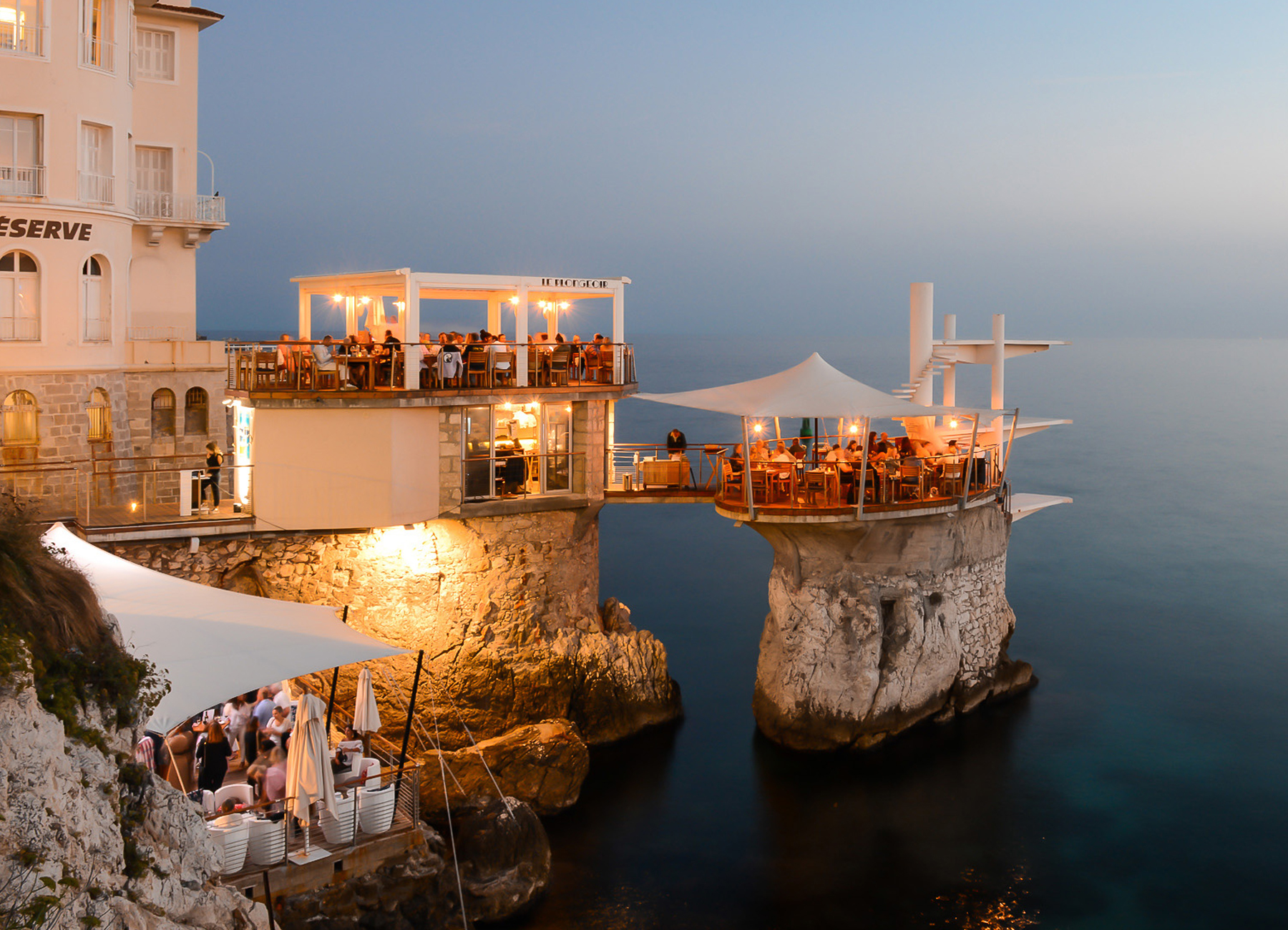 Le Plongeoir ristorante Nizza sospeso mare