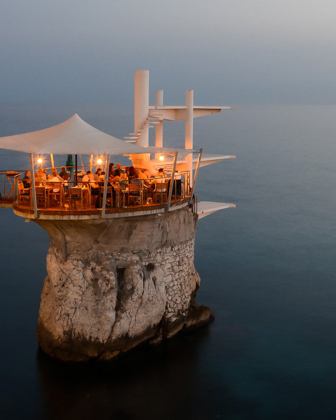Le Plongeoir ristorante Nizza sospeso mare