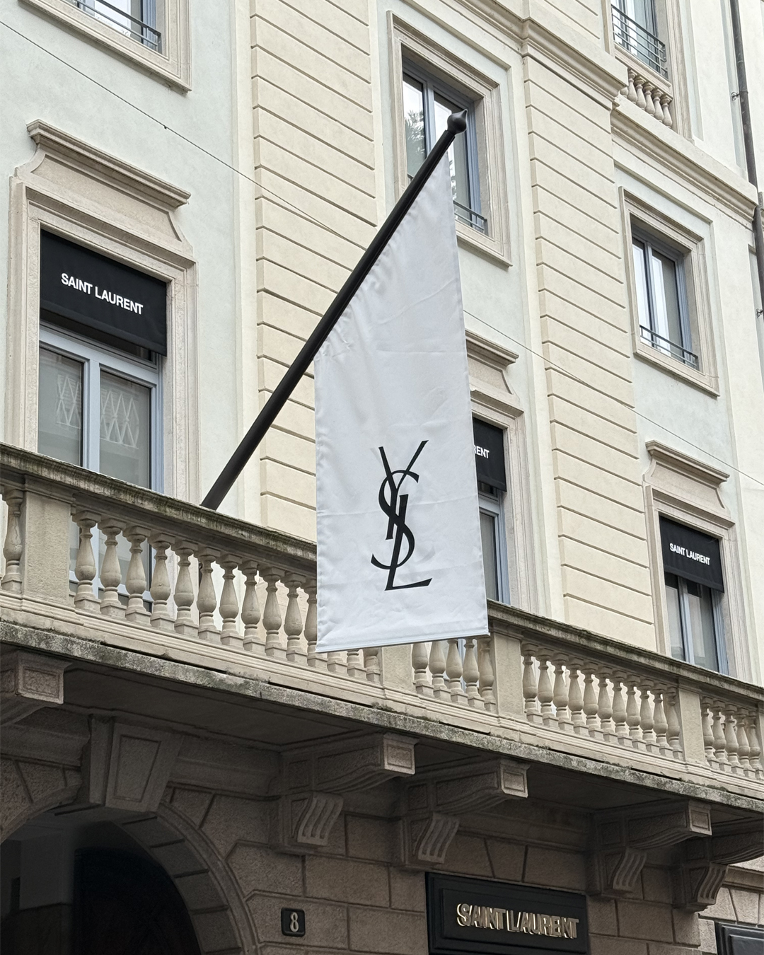 Saint Laurent nuovo store Via Montenapoleone Milano