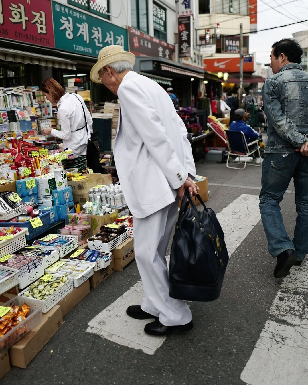 Anziani Coreani Mercato Dongmyo Seoul