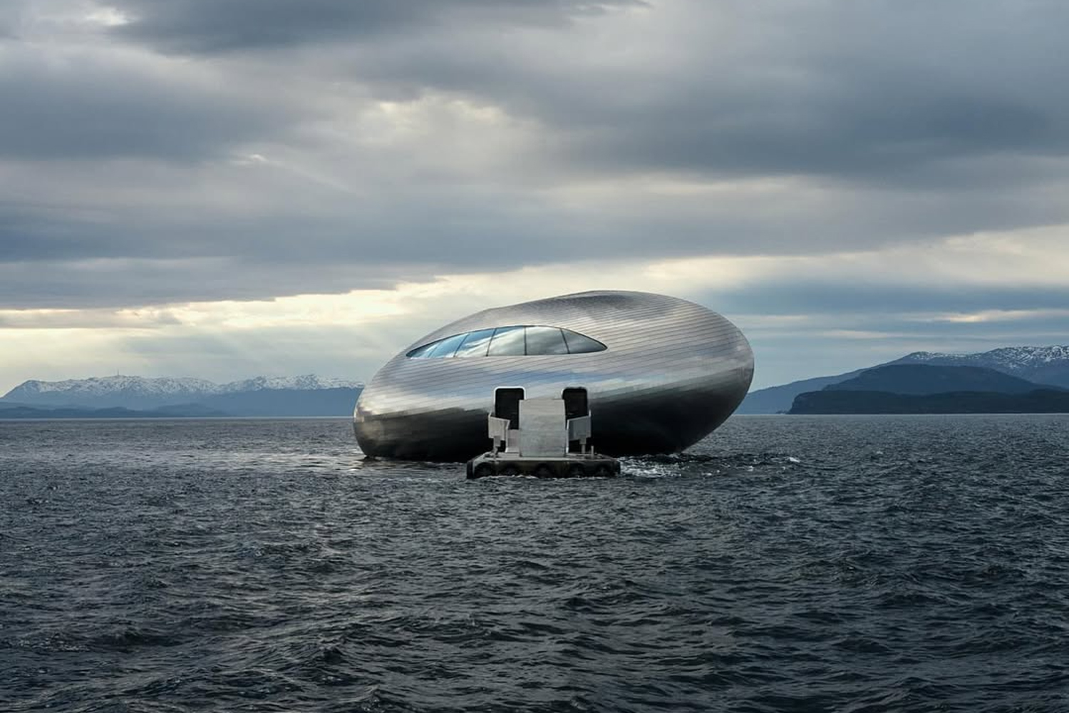 Iris ristorante galleggiante mare norvegia