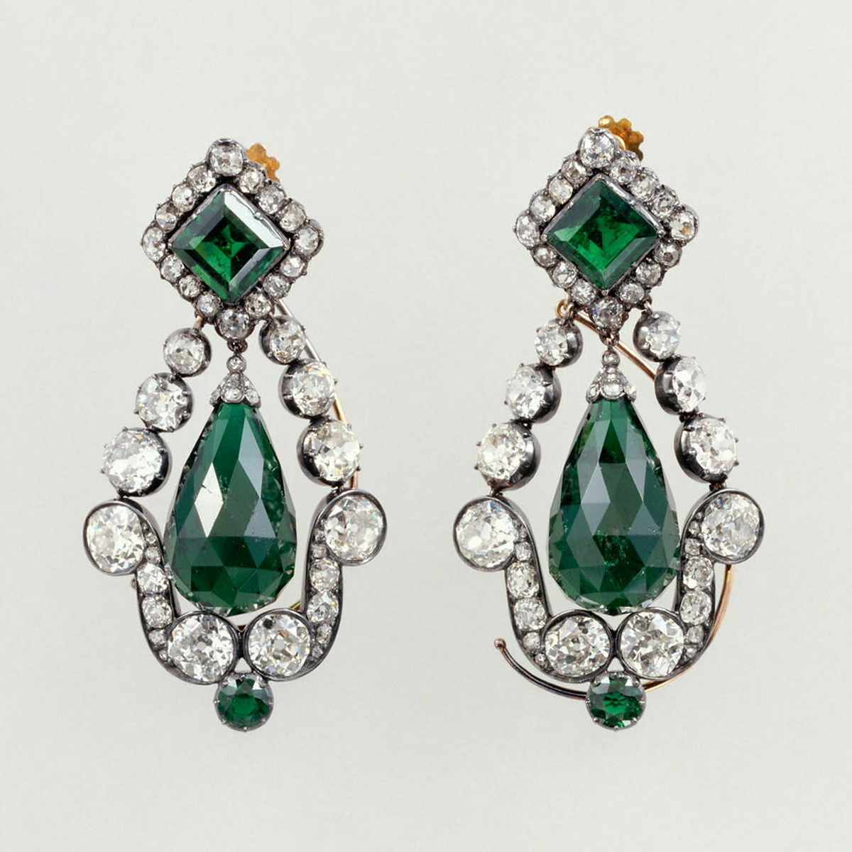 Orecchini di smeraldi della parure dell