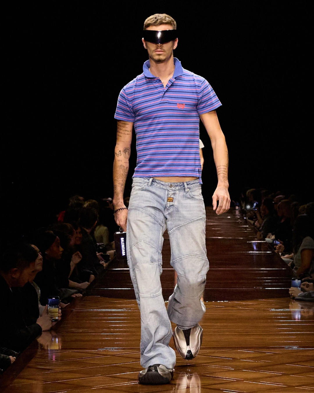 Romeo Beckham Balenciaga sfilata