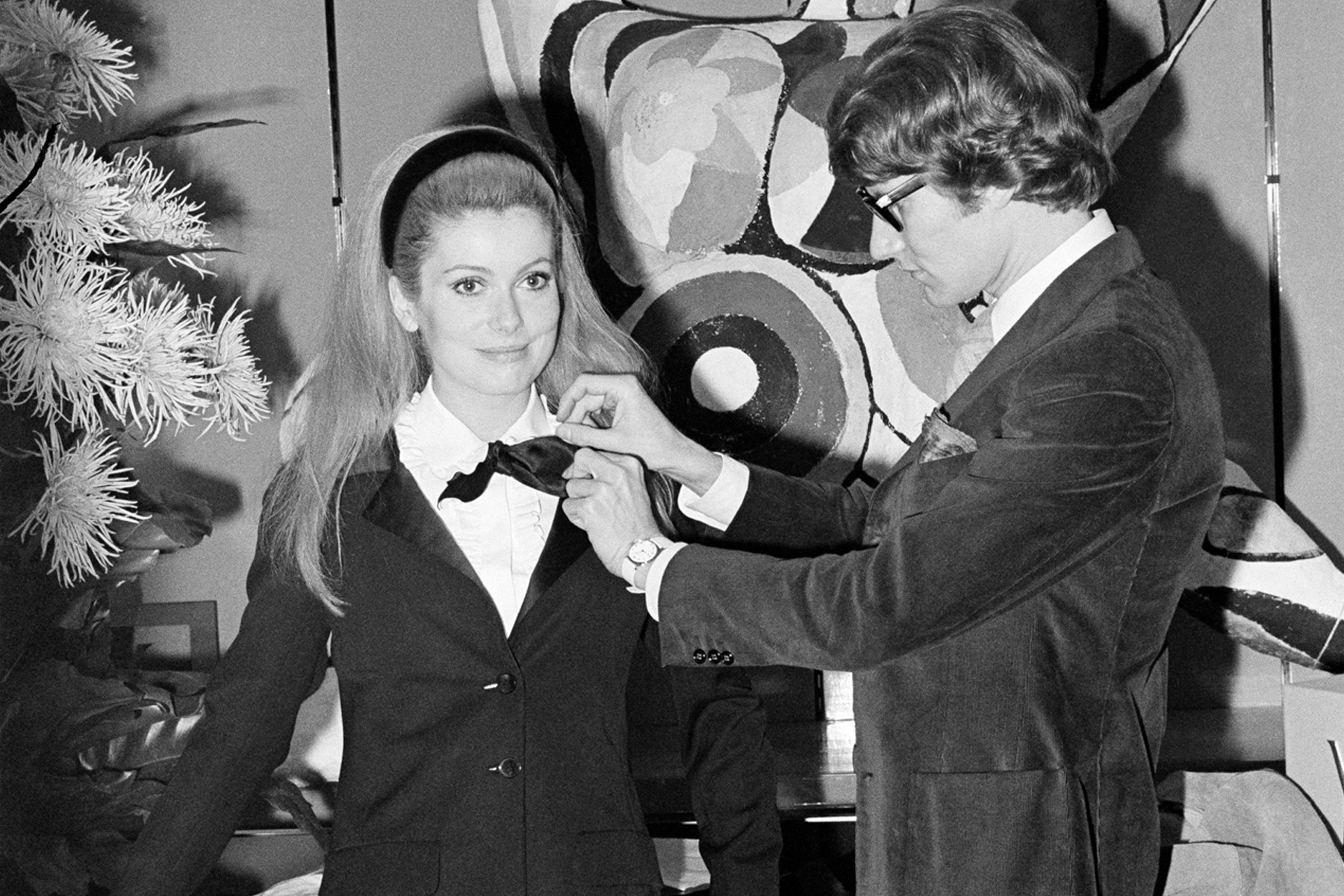 Yves Saint Laurent inventa smoking donna