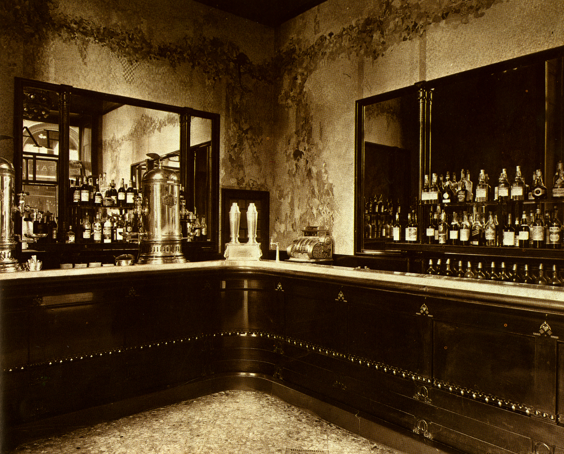 Camparino in Galleria Milano fotografica storica 1915