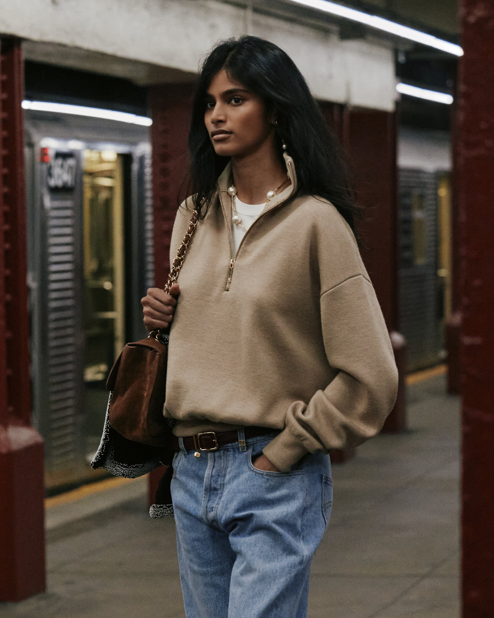 Bhavitha Mandava Chanel Métiers d’art 2026 New York Metro modella indiana