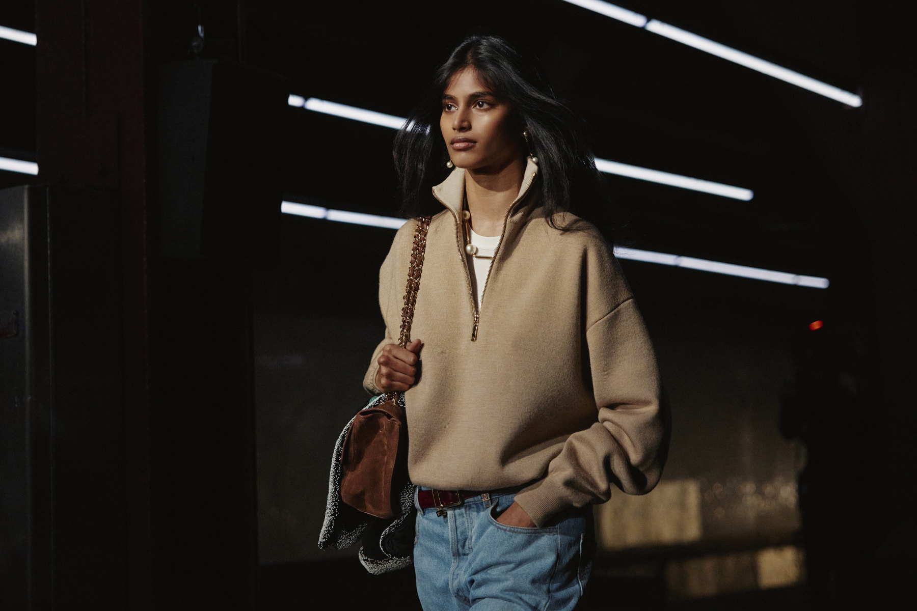 Bhavitha Mandava Chanel Métiers d’art 2026 New York Metro modella indiana