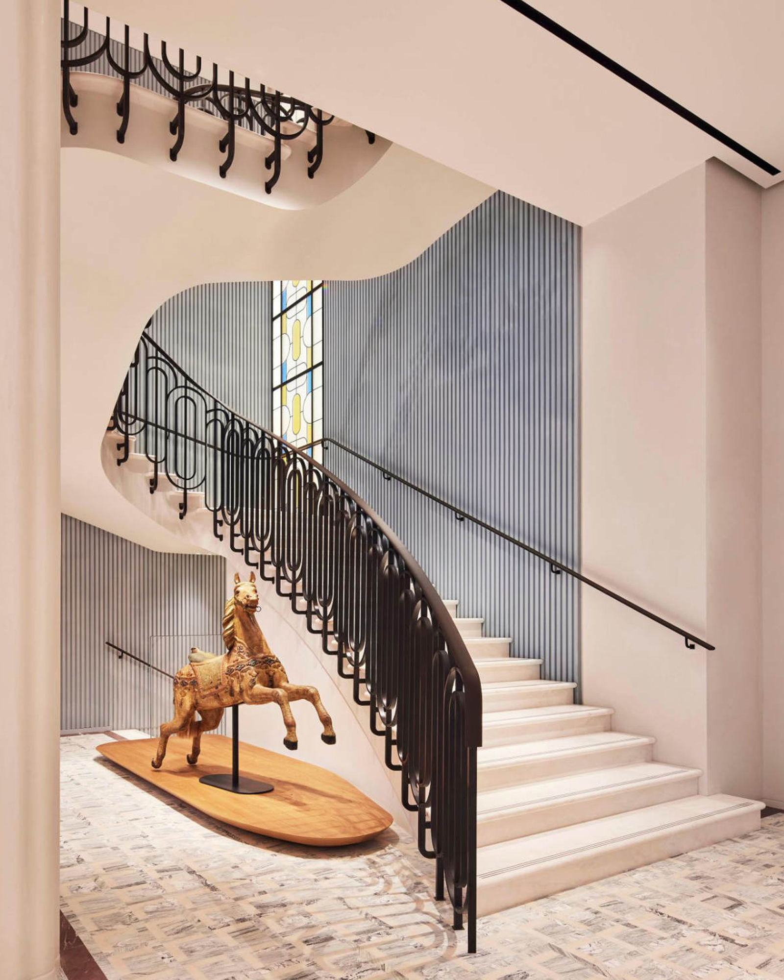 Hermès store scale negozio Via Monte Napoleone Milano