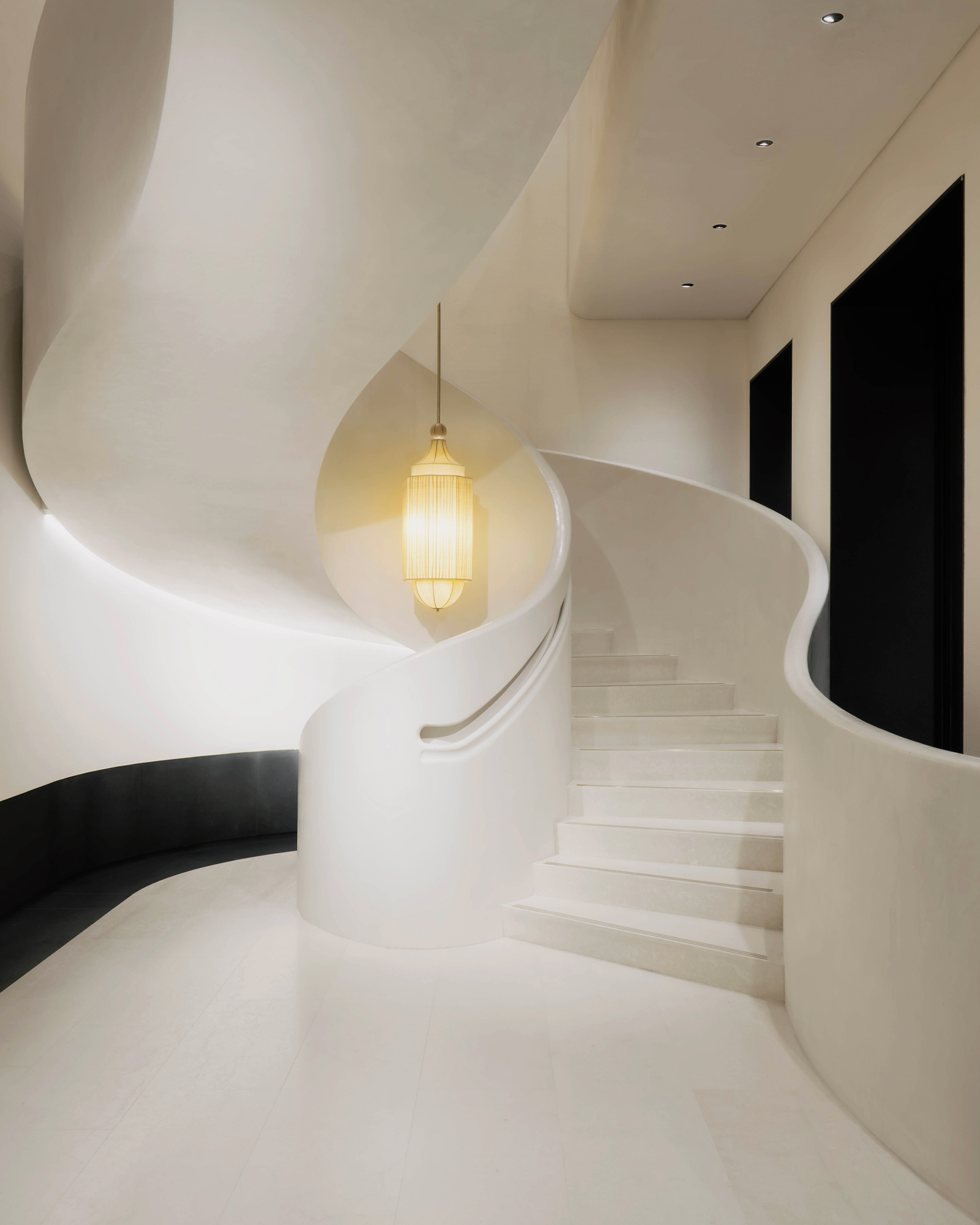 Valentino scale store negozio Via Monte Napoleone 20 Milano