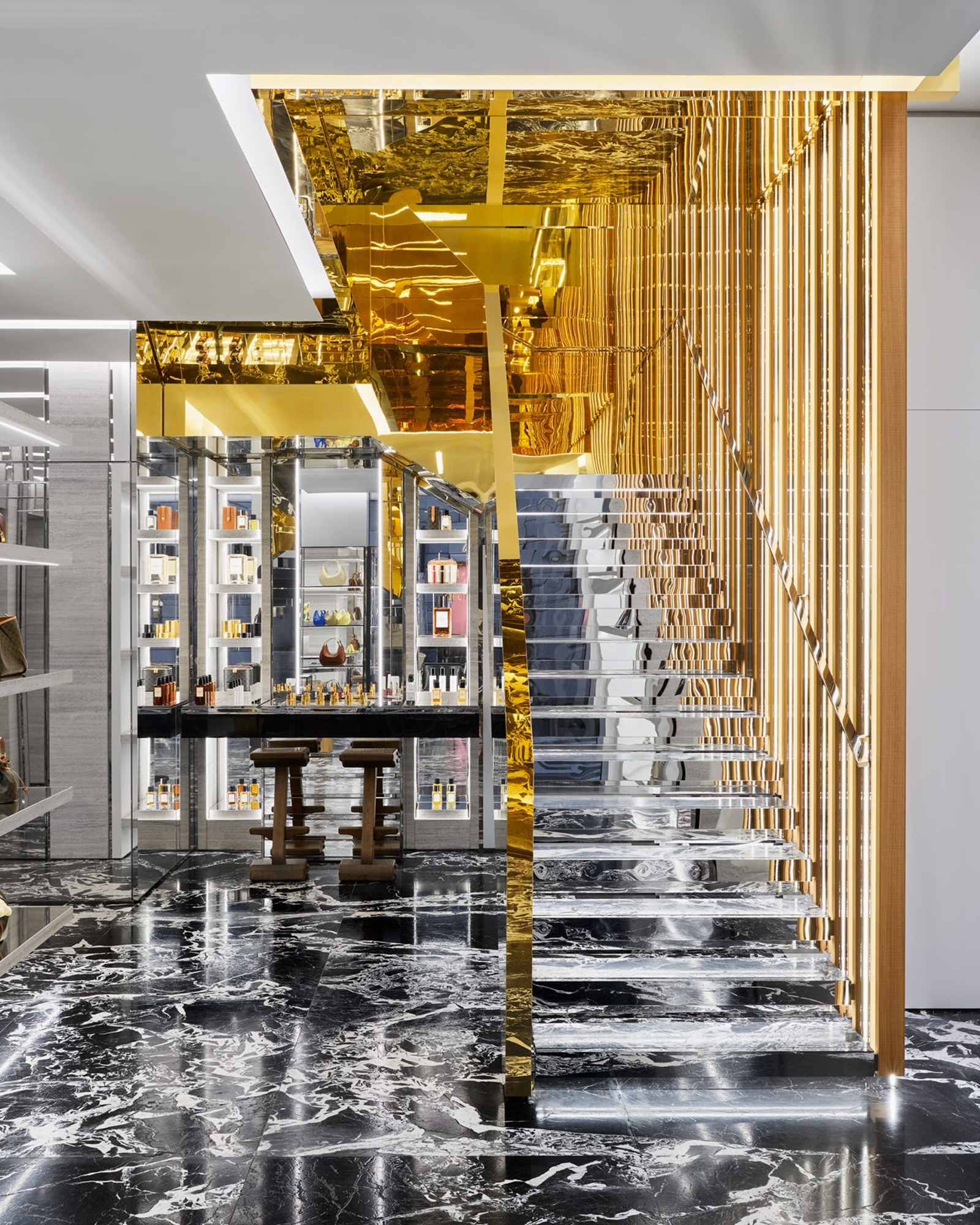 Celine scale store Via Monte Napoleone 10 Milano