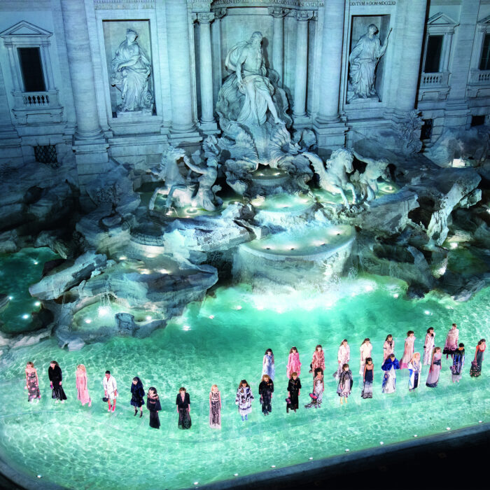 Roma sfilate fashion show moda passerelle Fendi Fontana di Trevi
