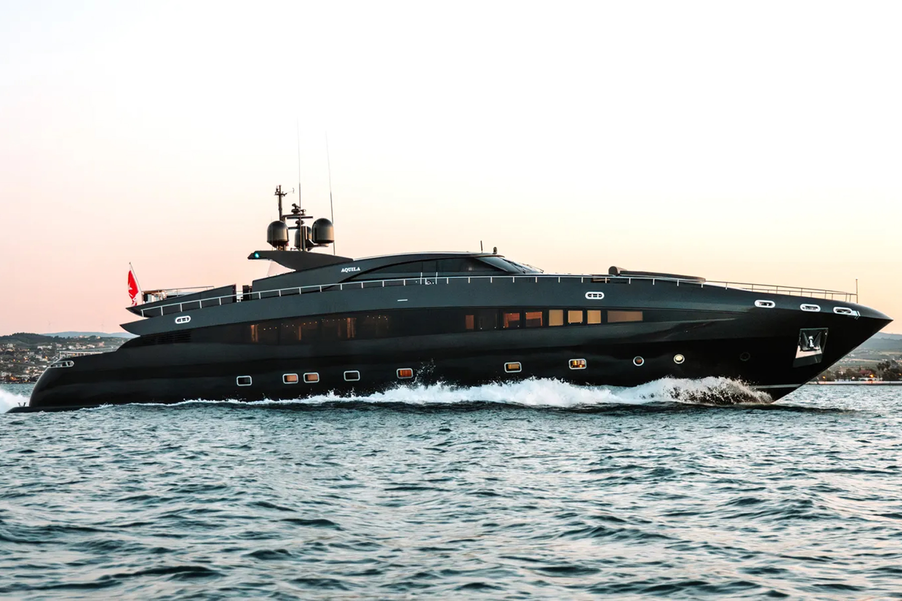 Roberto Cavalli Yacht colore cangiante Baglietto Aquila