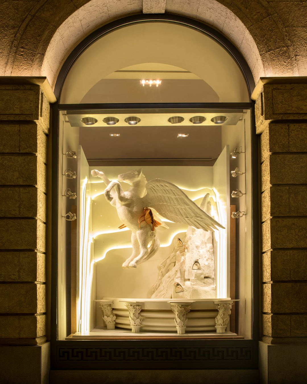 Hermès arte allestimento vetrine store negozio Mumbai Rooshad Shroff